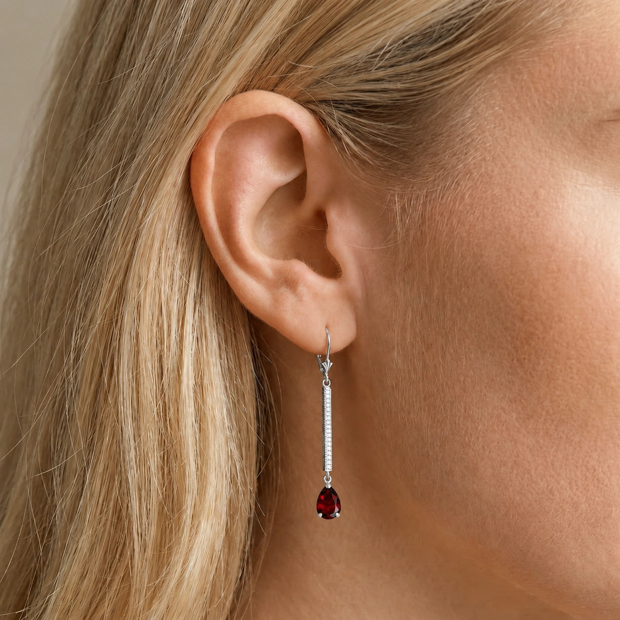 White Gold Garnet & Diamond — Mariafosca