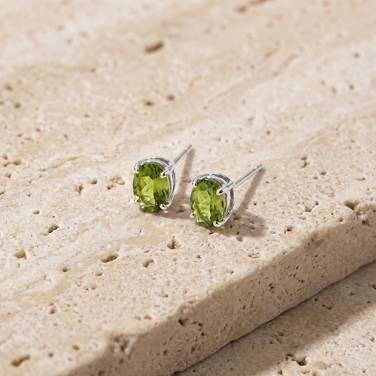 White Gold Belle Earrings Peridot 10K — Genoveffa