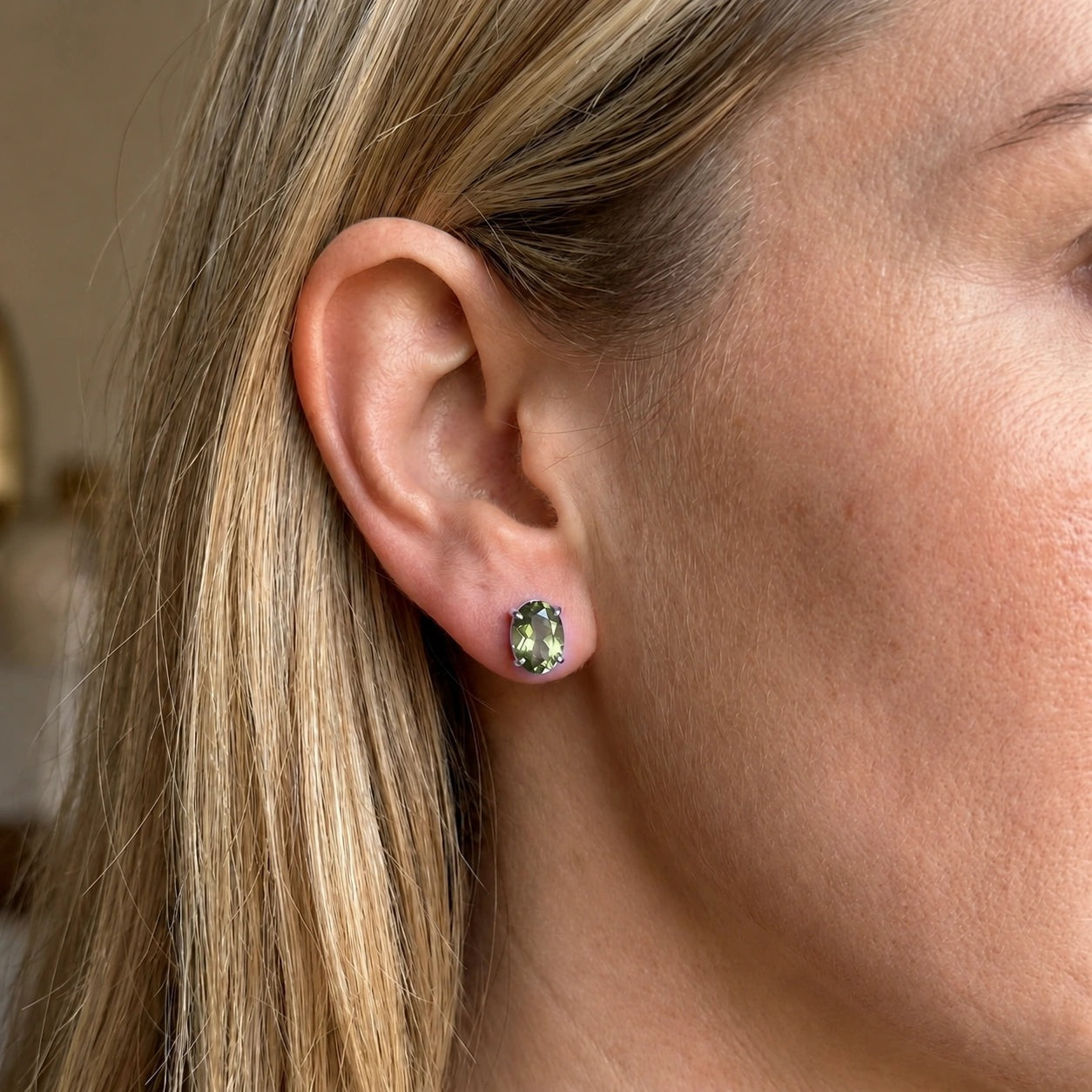 White Gold Belle Earrings Peridot 10K — Genoveffa