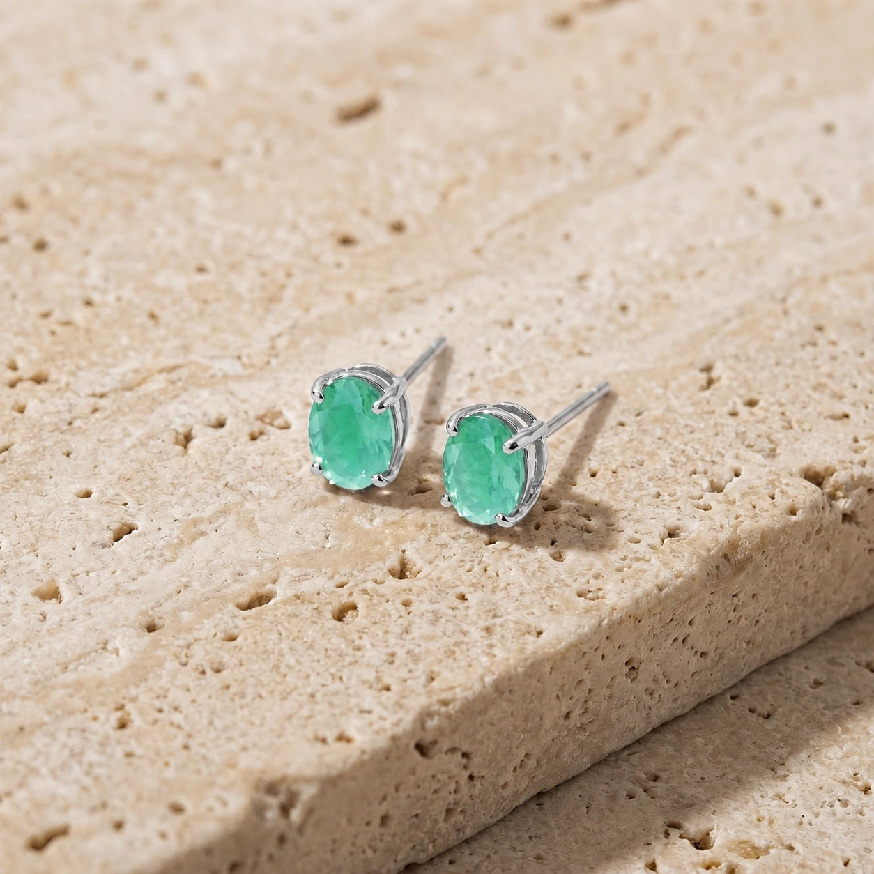 White Gold Belle Earrings Emerald 10K — Genoveffa