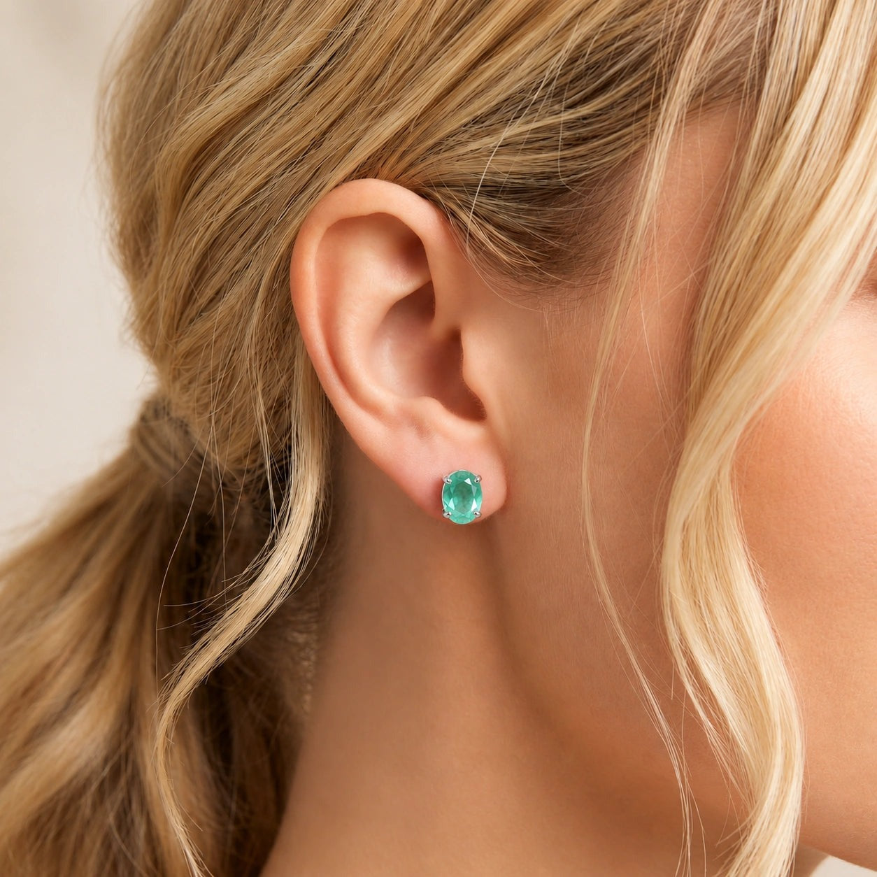 White Gold Belle Earrings Emerald 10K — Genoveffa