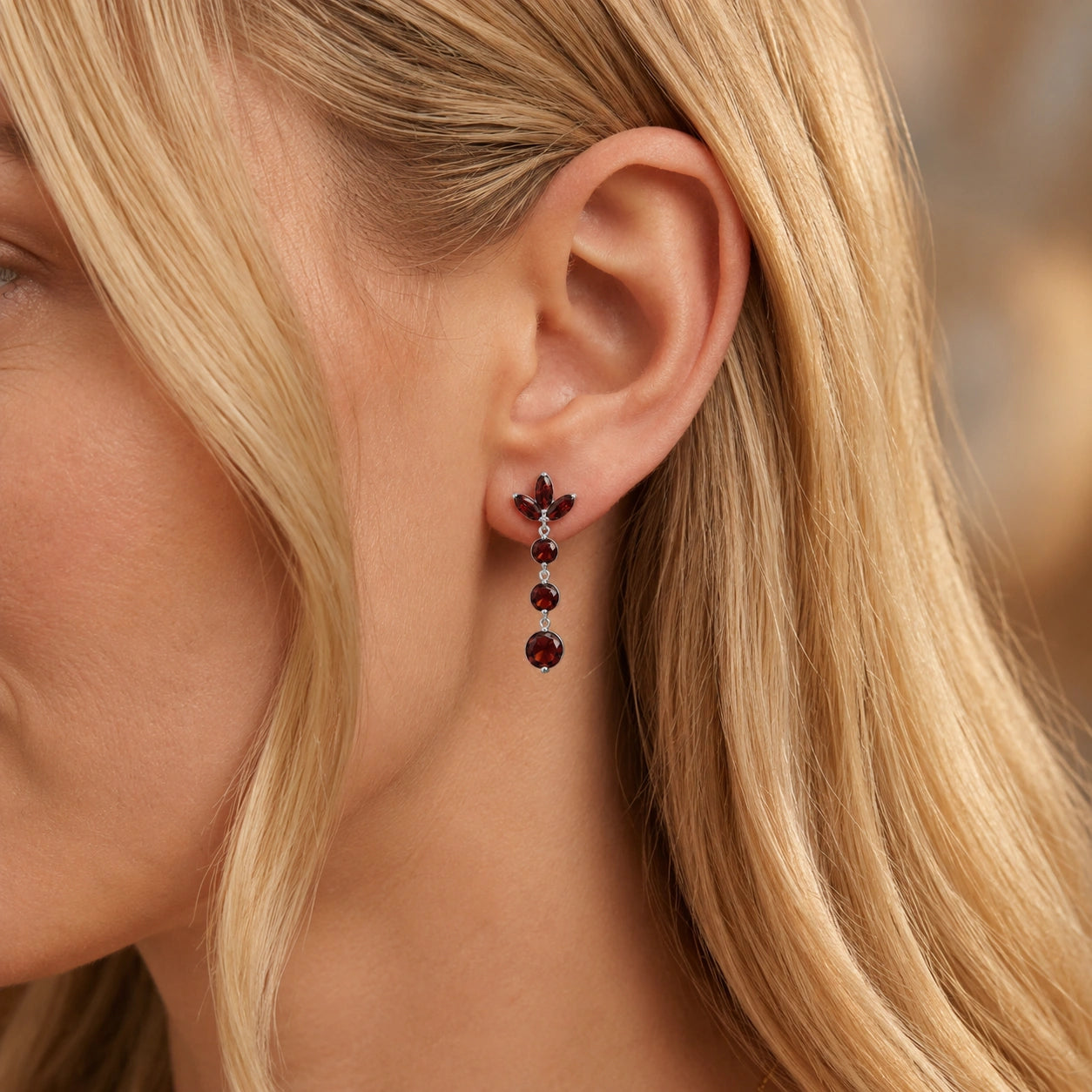 White Gold Garnet — Mariagaetana