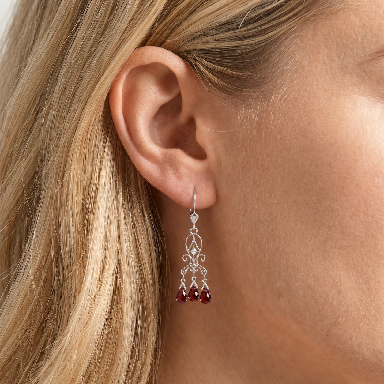 White Gold Garnet & Diamond — Mariagaia