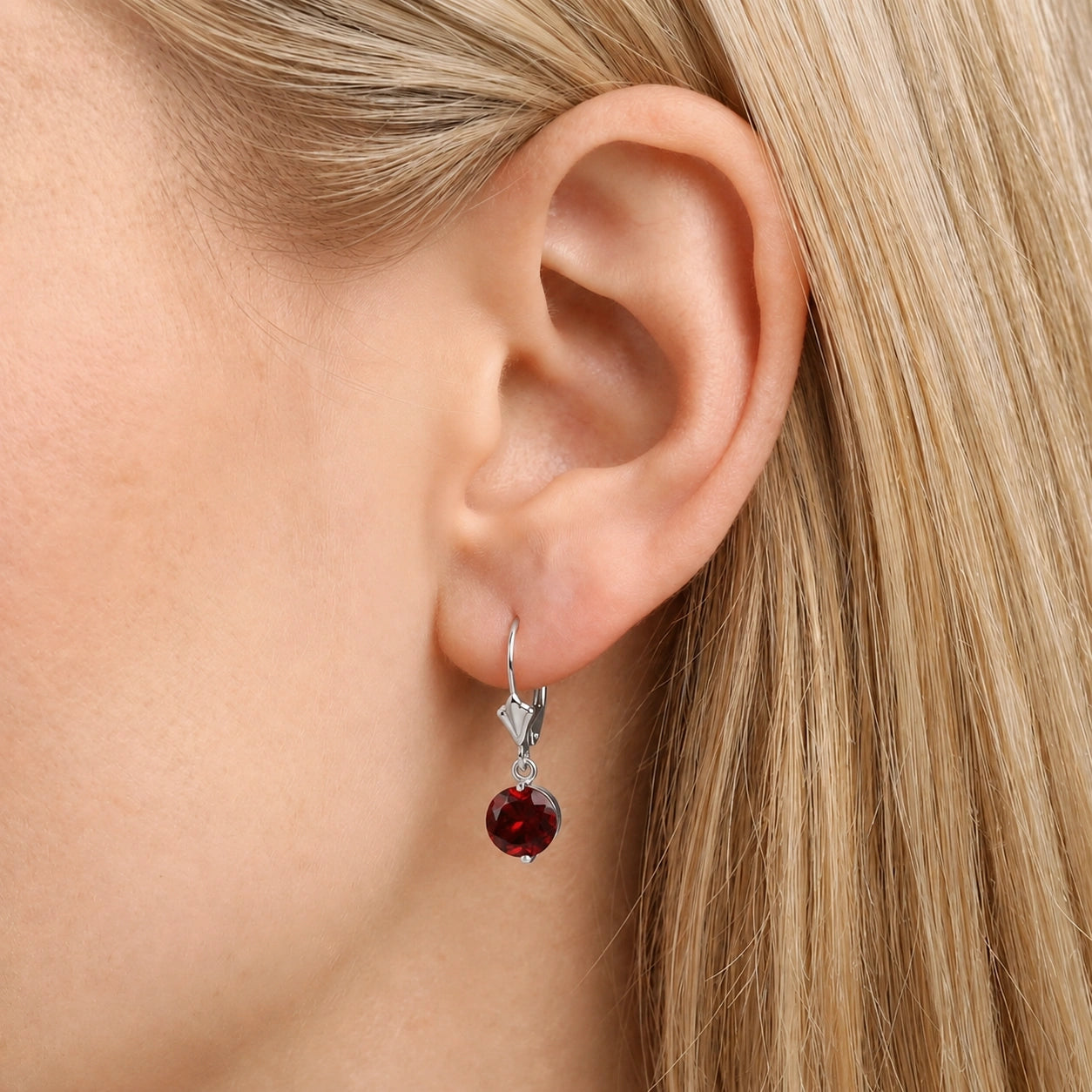 White Gold Garnet — Mariagaudenzia