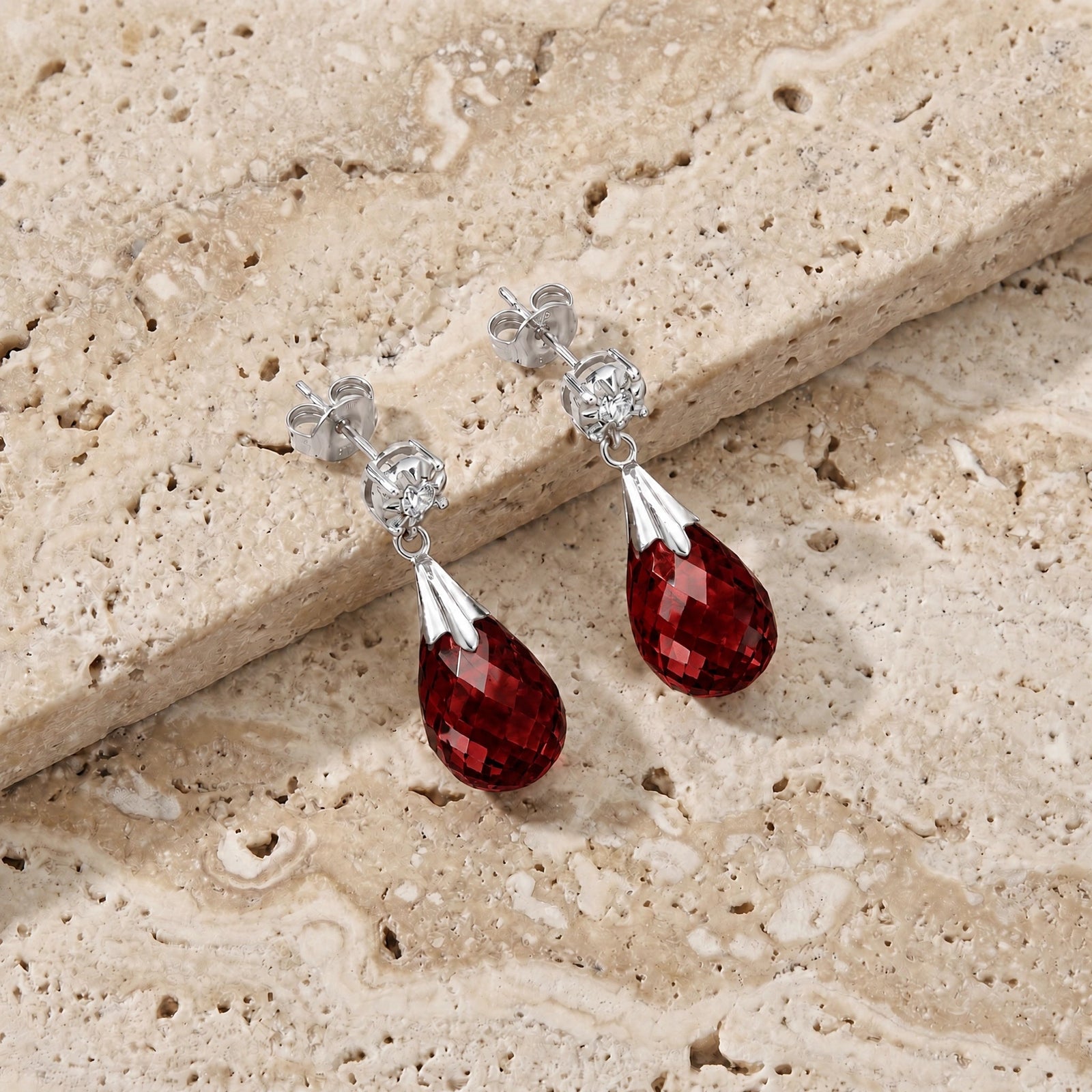 White Gold Garnet & Diamond — Mariageltrude
