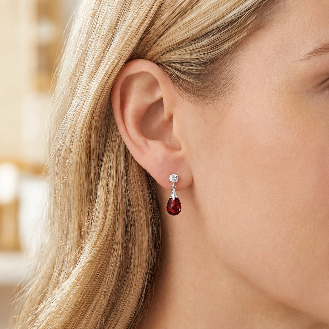 White Gold Garnet & Diamond — Mariageltrude