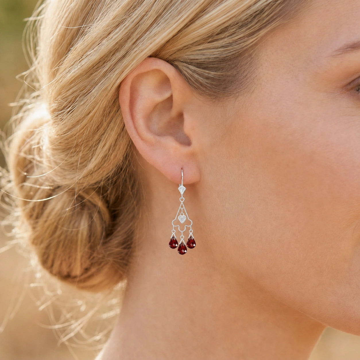 White Gold Garnet & Diamond — Mariagenoveffa