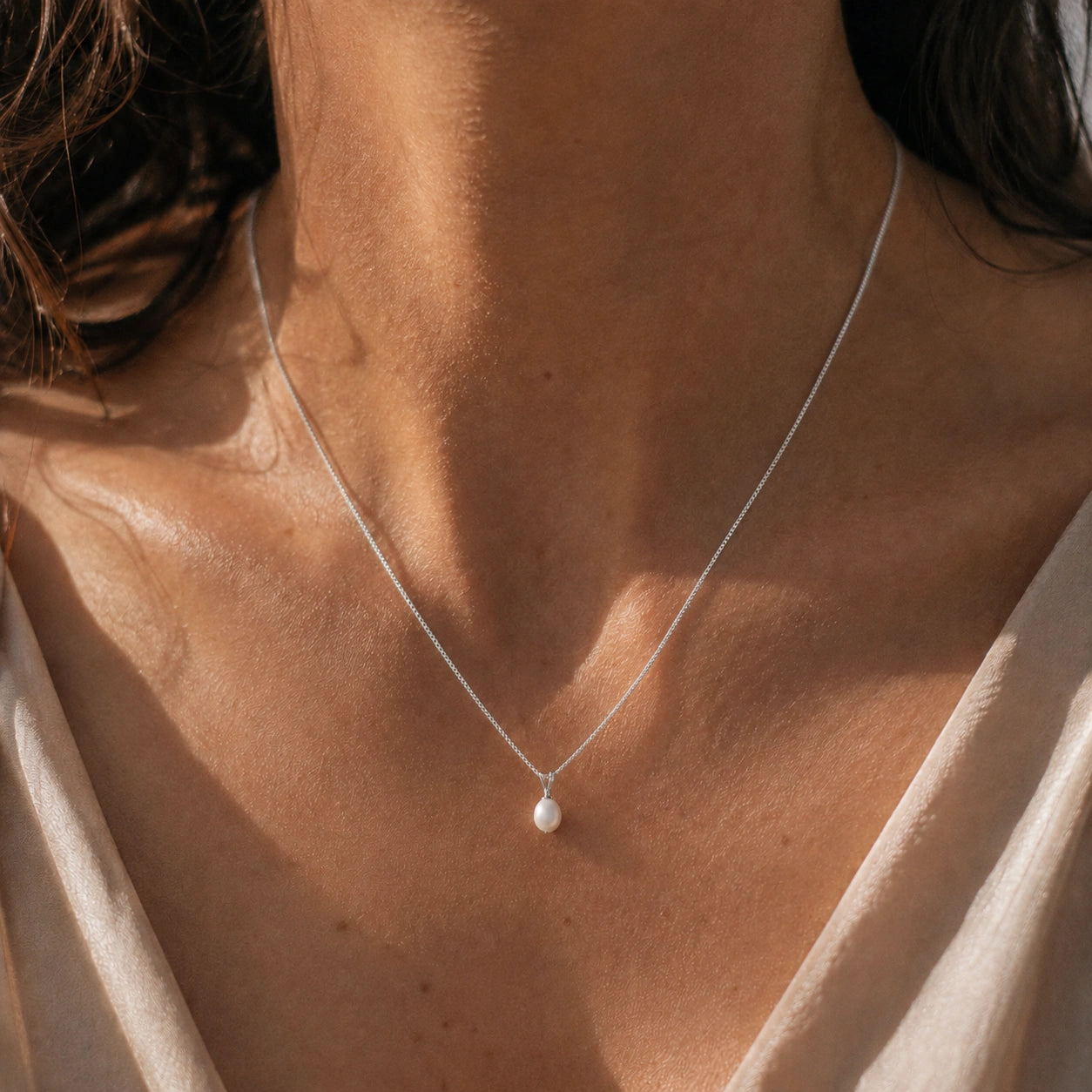 White Gold Belle Pendant Necklace Pearl 10K — Carina