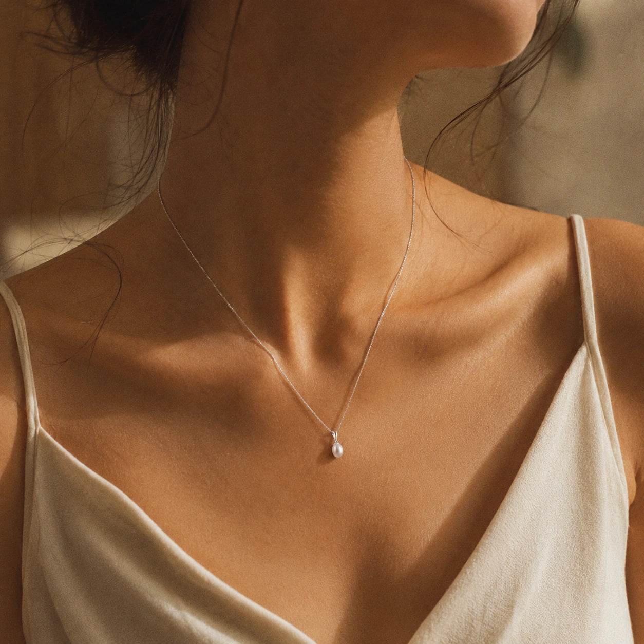 White Gold Belle Pendant Necklace Pearl 10K — Carina