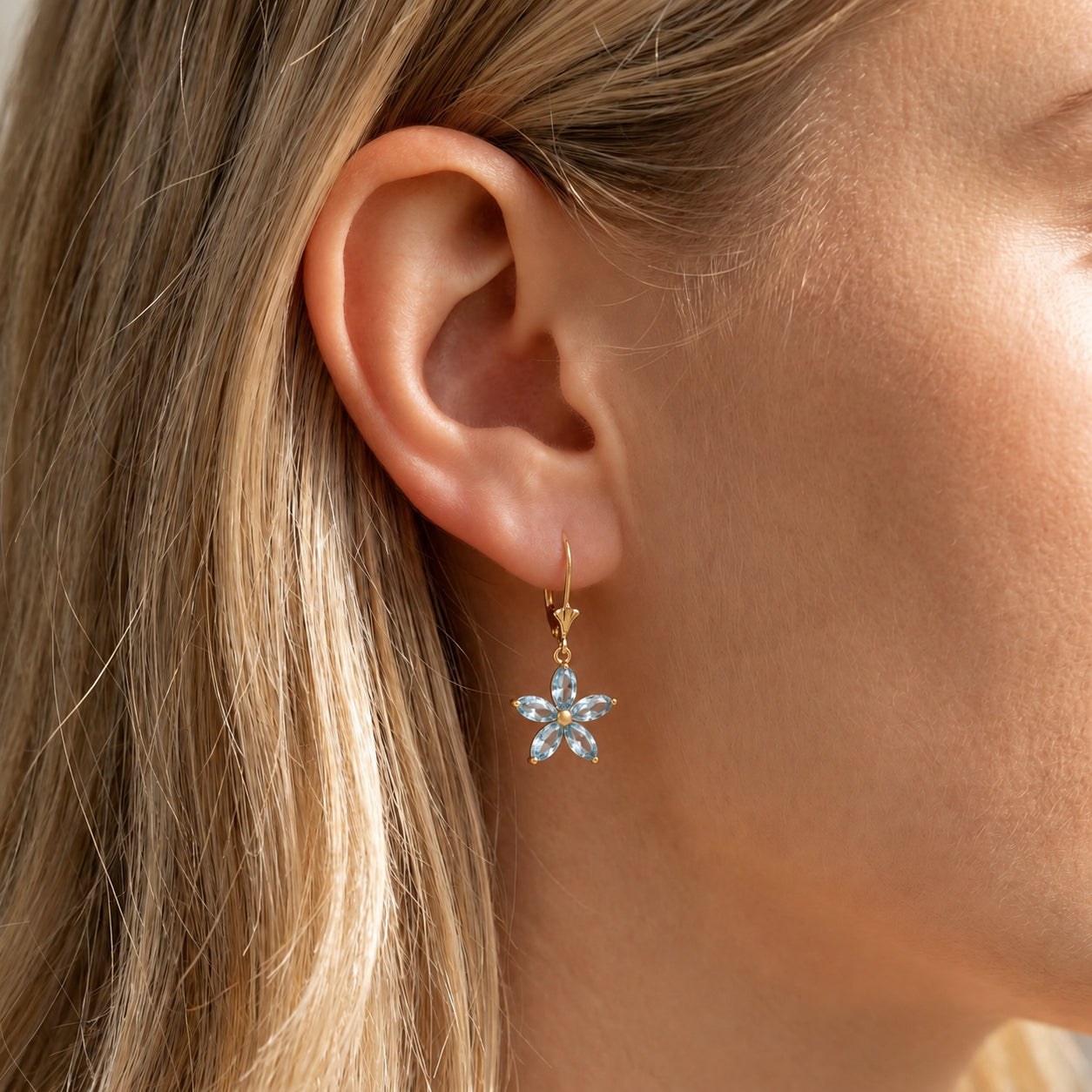 Yellow Gold Heritage Earrings Emerald 10K — Stella
