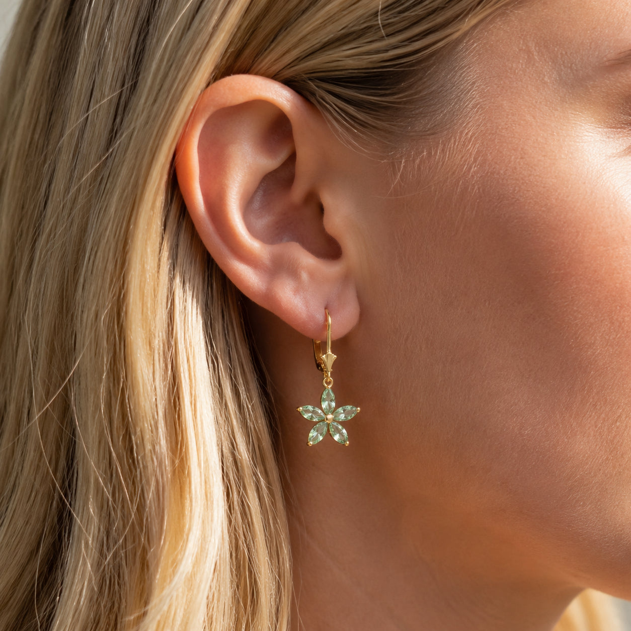 Yellow Gold Heritage Earrings Garnet 10K — Stella