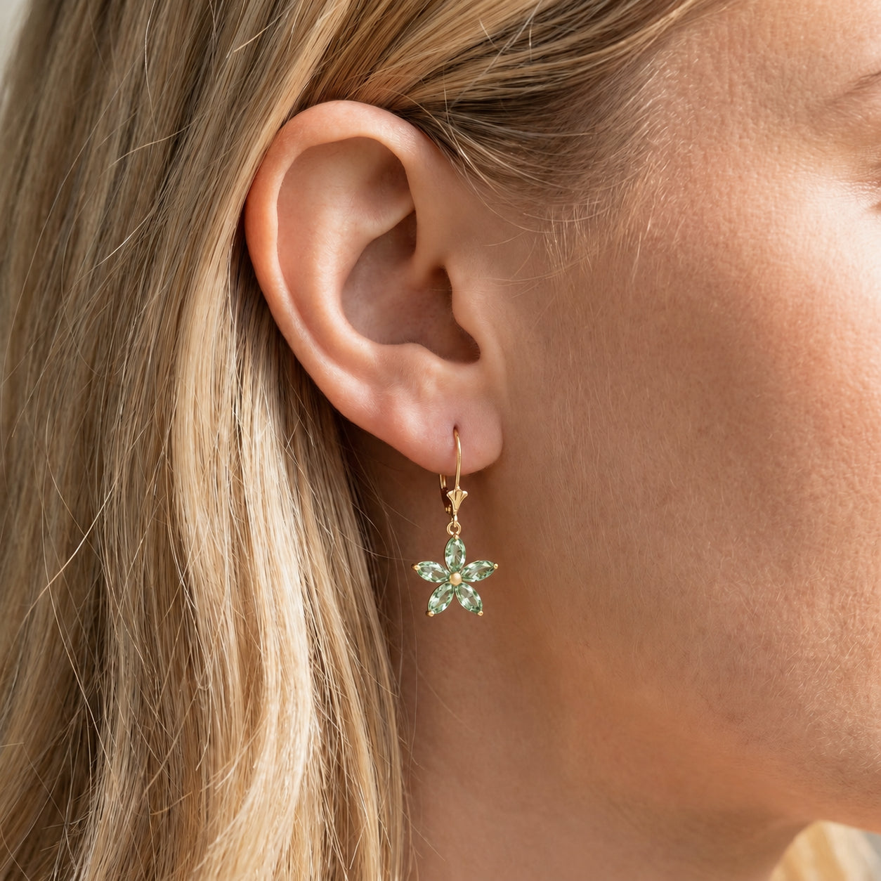 Yellow Gold Heritage Earrings Garnet 10K — Stella