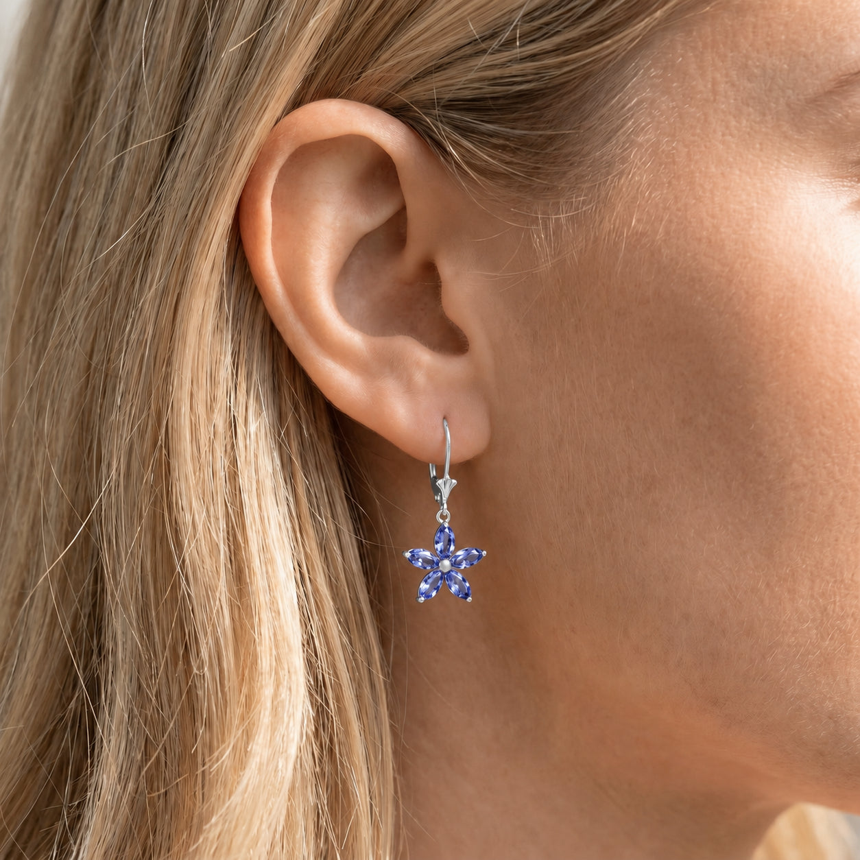 White Gold Heritage Earrings Green Amethyst 10K — Stella