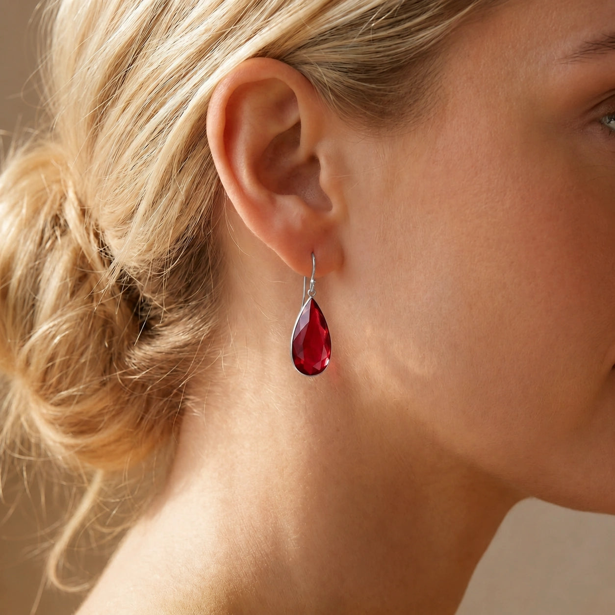 White Gold Ruby — Mariagioia