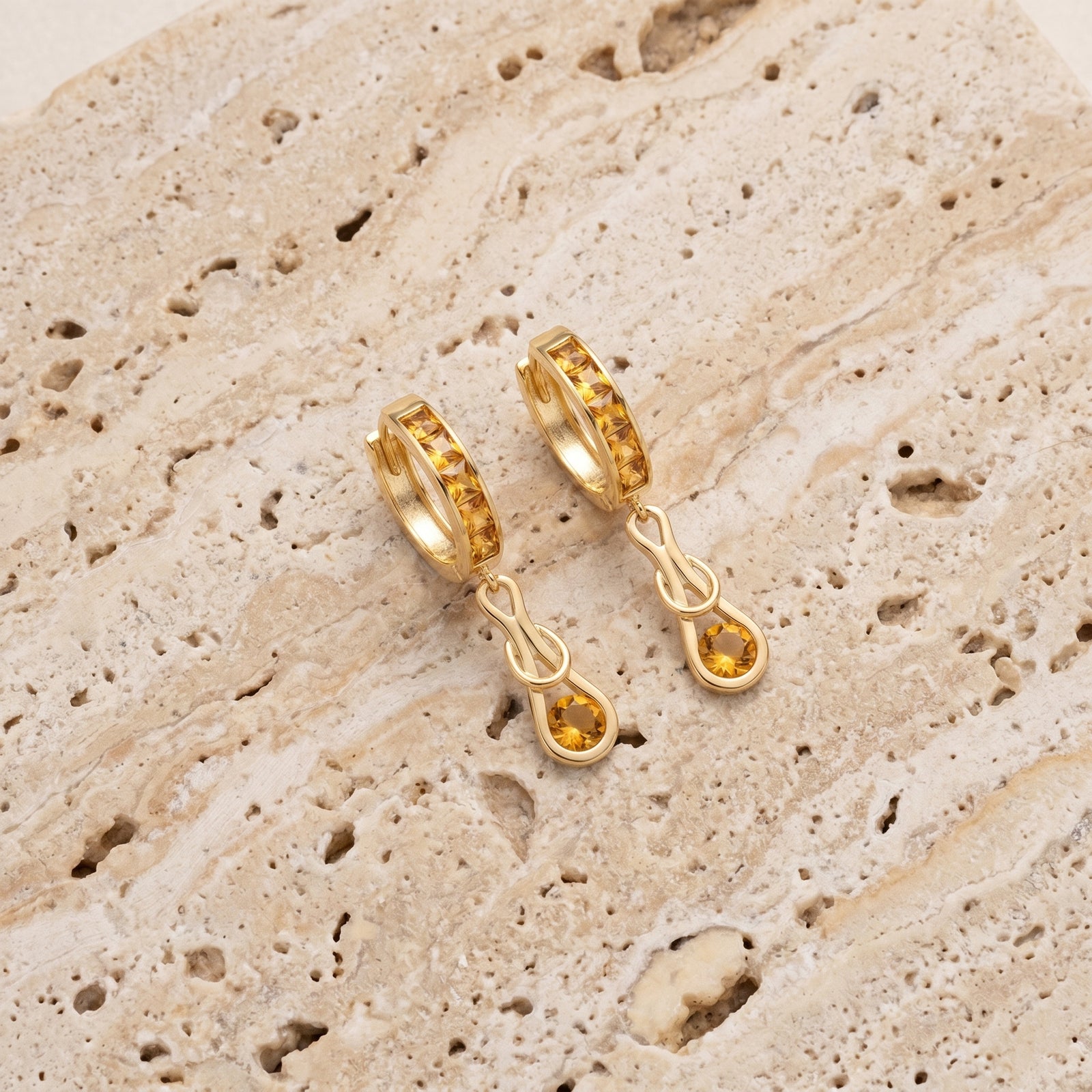 Yellow Gold Earrings Garnet 10K — Candida