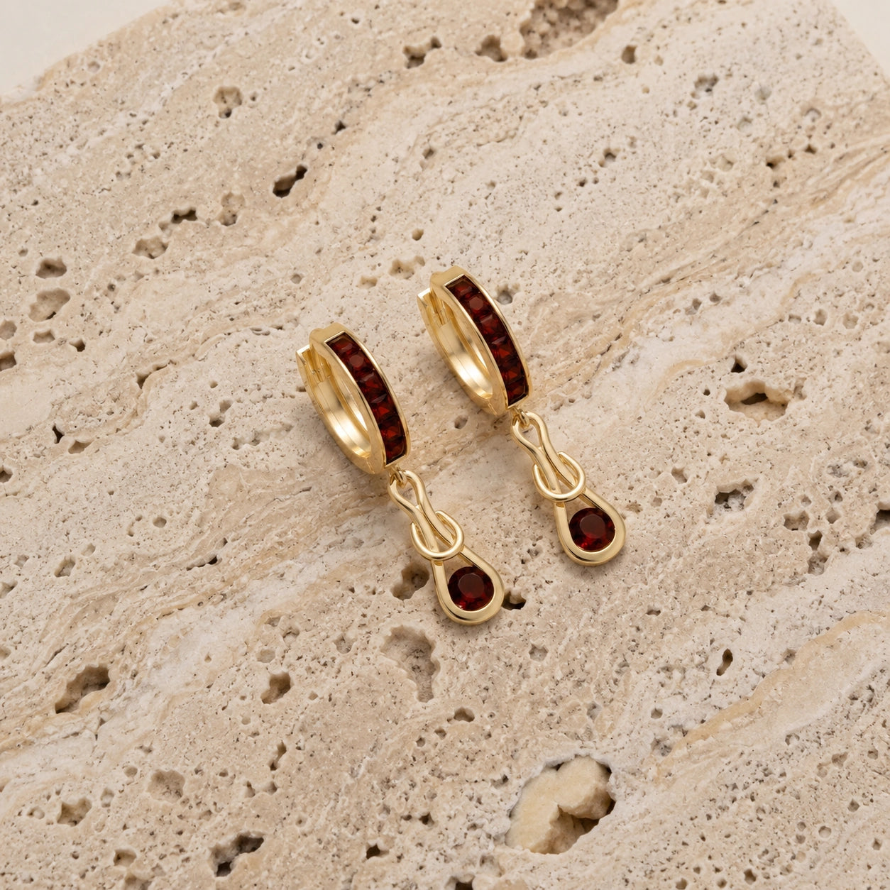 Yellow Gold Earrings Garnet 10K — Candida