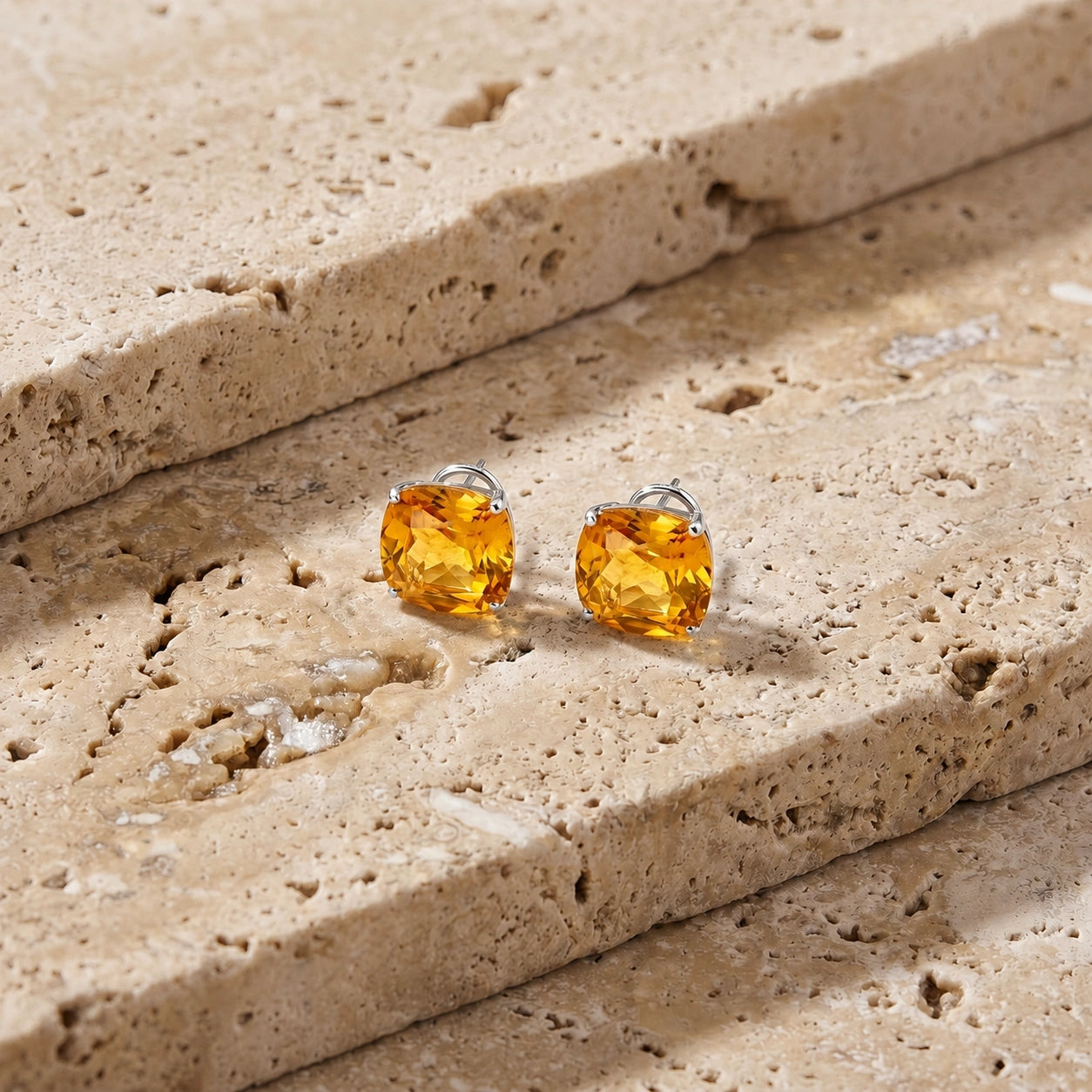 White Gold Garnet — Mariagiuditta