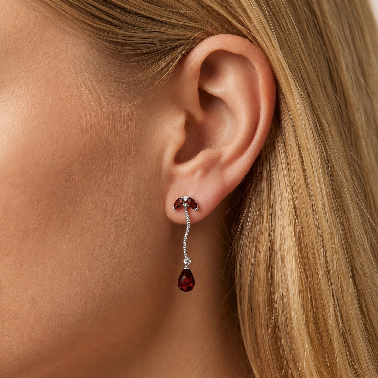 White Gold Garnet — Mariagiulietta