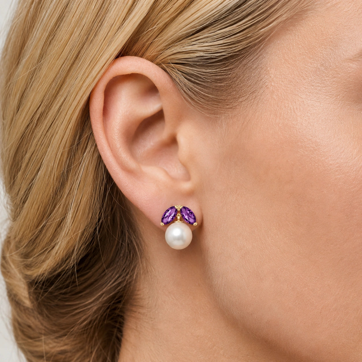 Yellow Gold Earrings Pearl 10K — Lidia