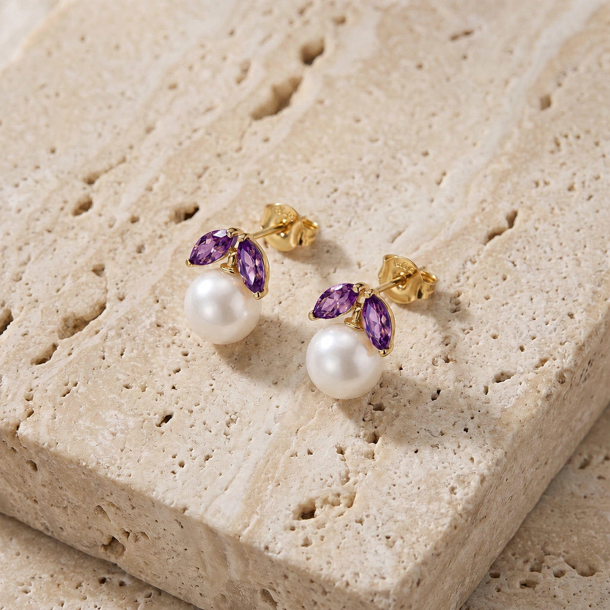 Yellow Gold Earrings Pearl 10K — Lidia