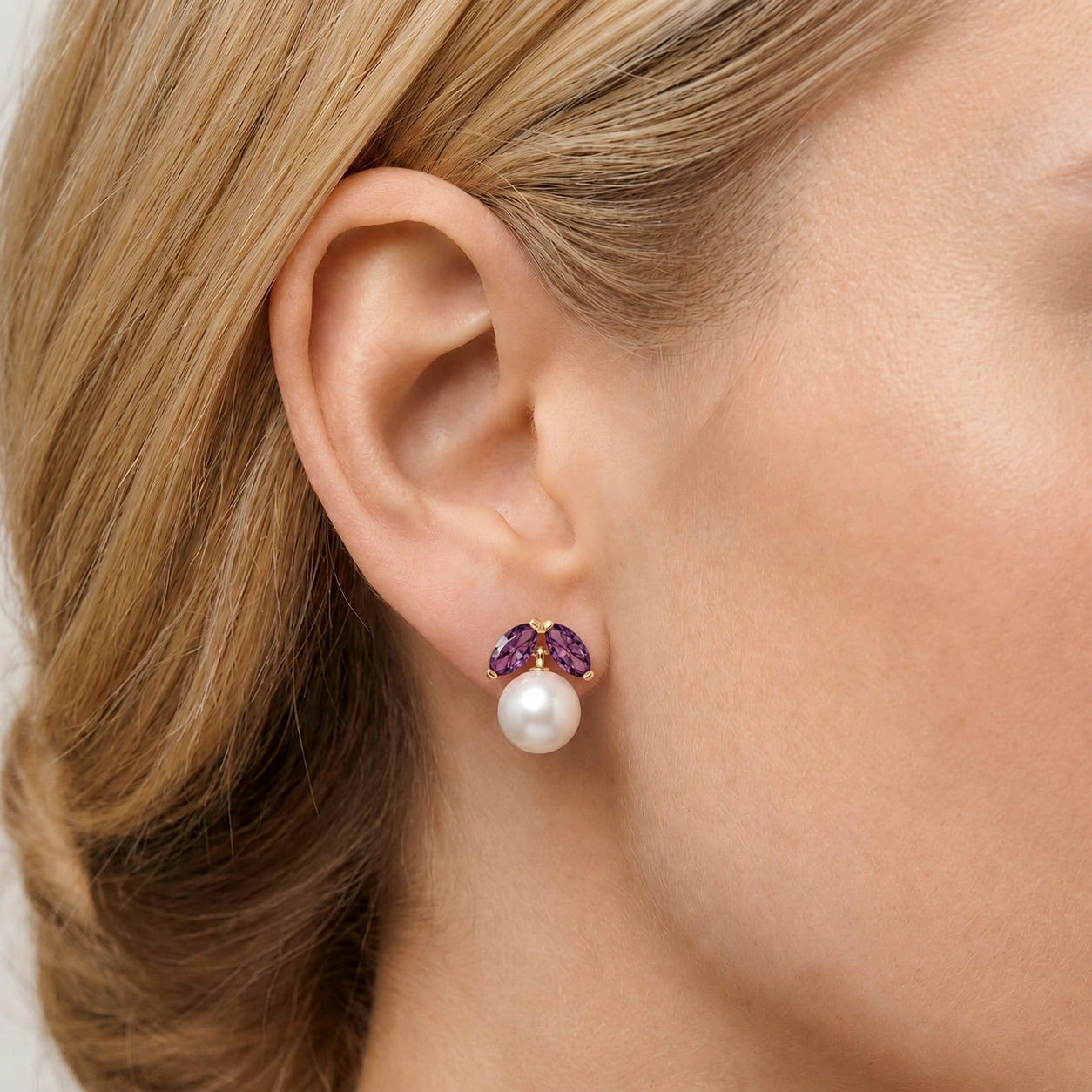 Yellow Gold Earrings Pearl 10K — Lidia