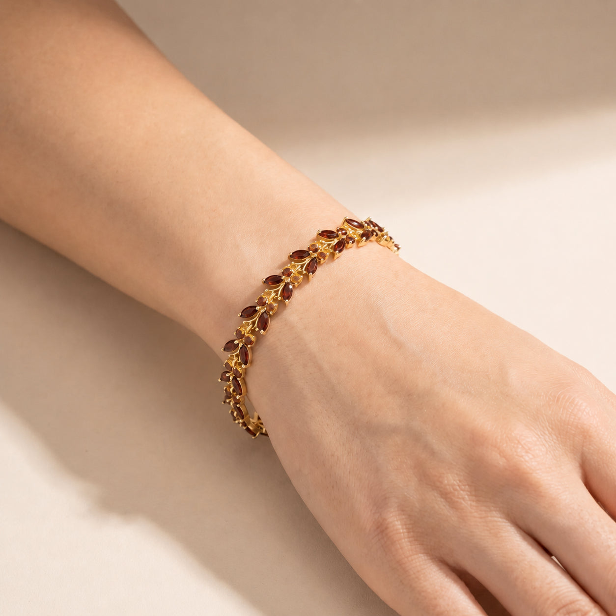 Yellow Gold Celeste Bracelet Garnet 10K — Elide