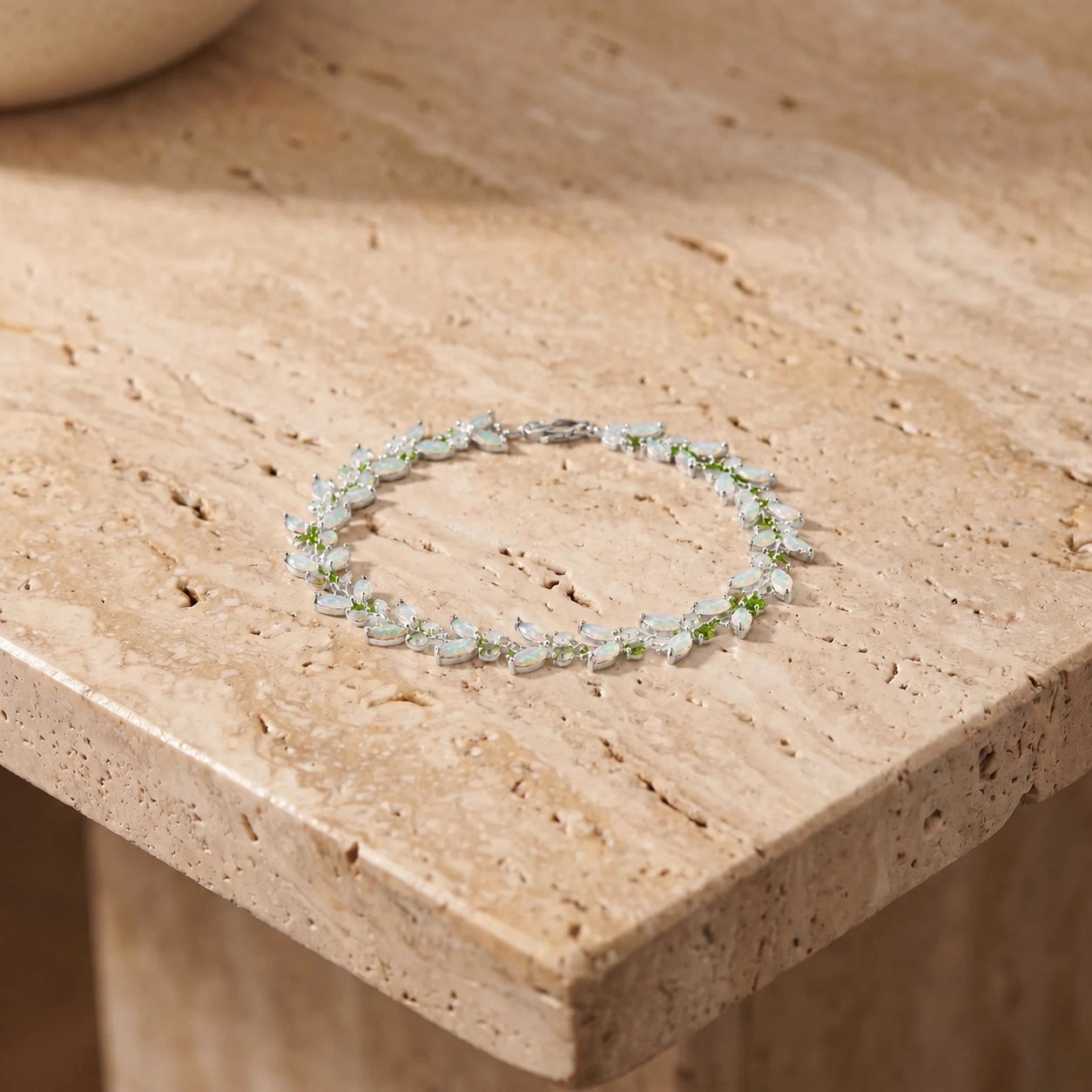 White Gold Celeste Bracelet Peridot 10K — Elide