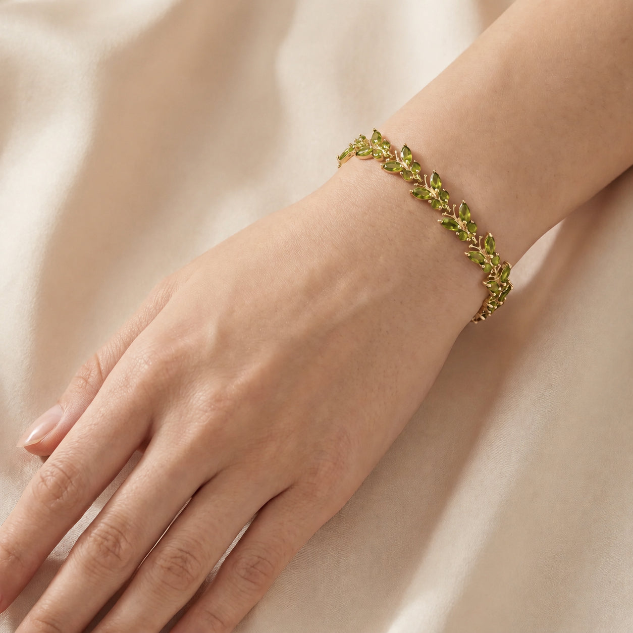Yellow Gold Celeste Bracelet Peridot 10K — Elide