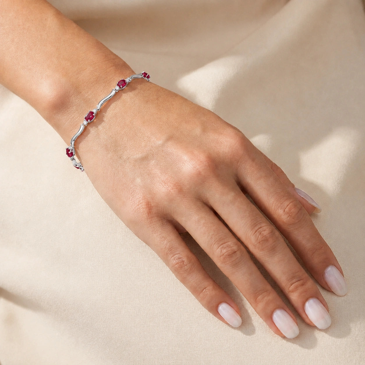 White Gold Ruby & Diamond — Mariaguendalina