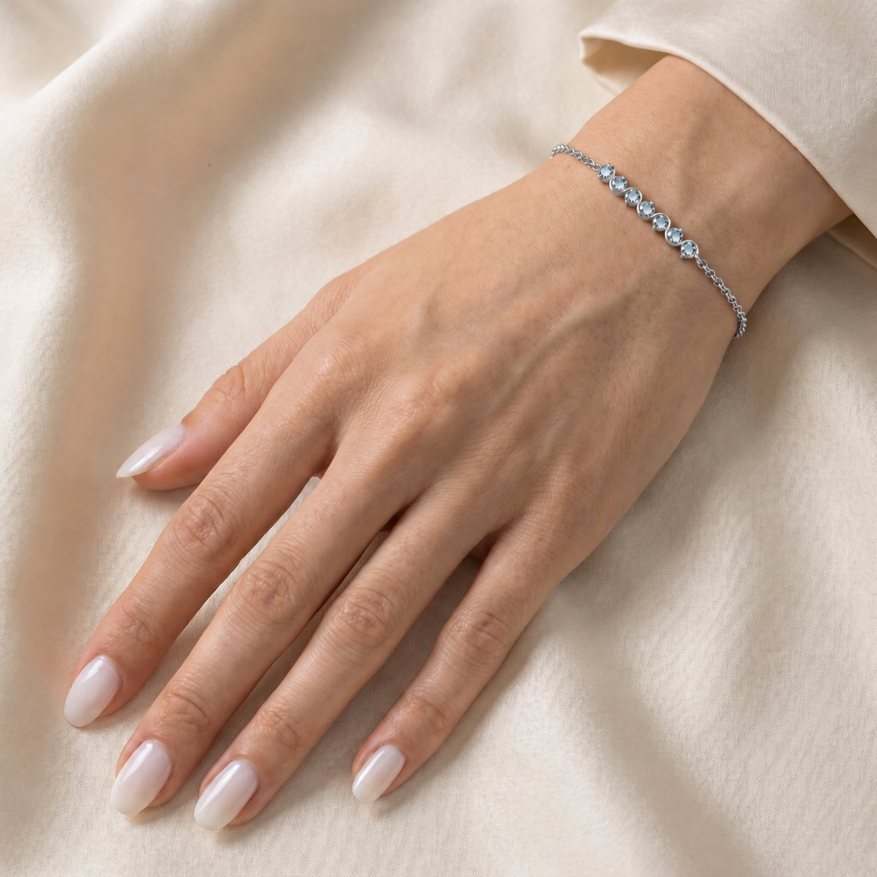 White Gold Bracelet Sapphire 10K — Isolina