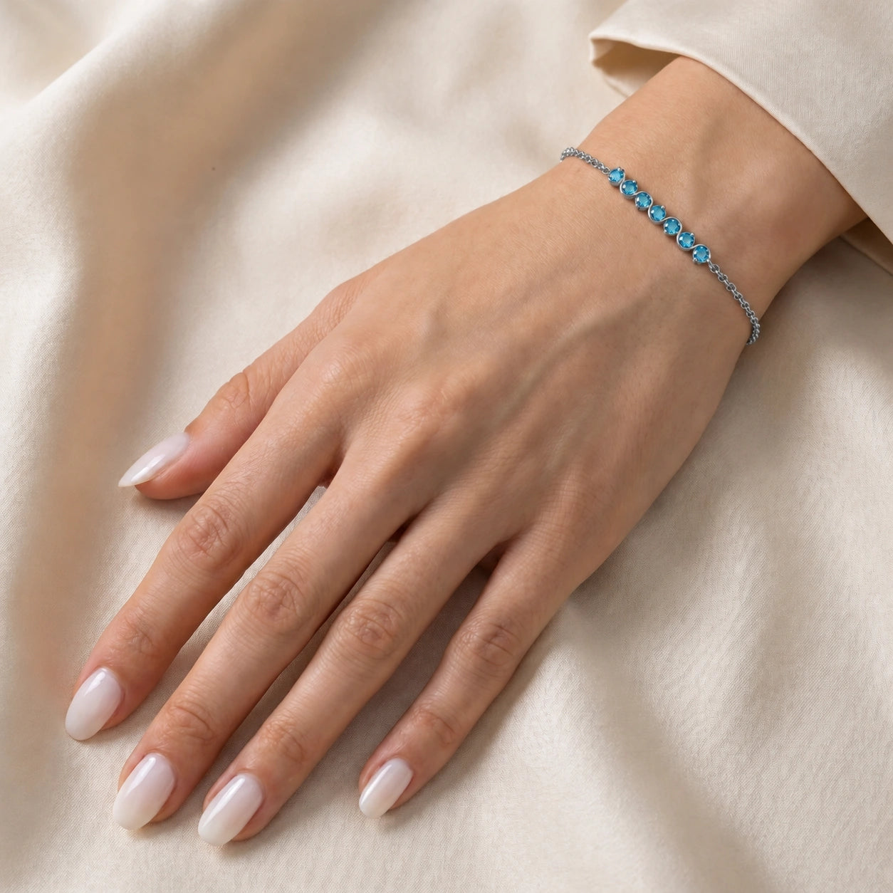 White Gold Bracelet Blue Topaz 10K — Isolina