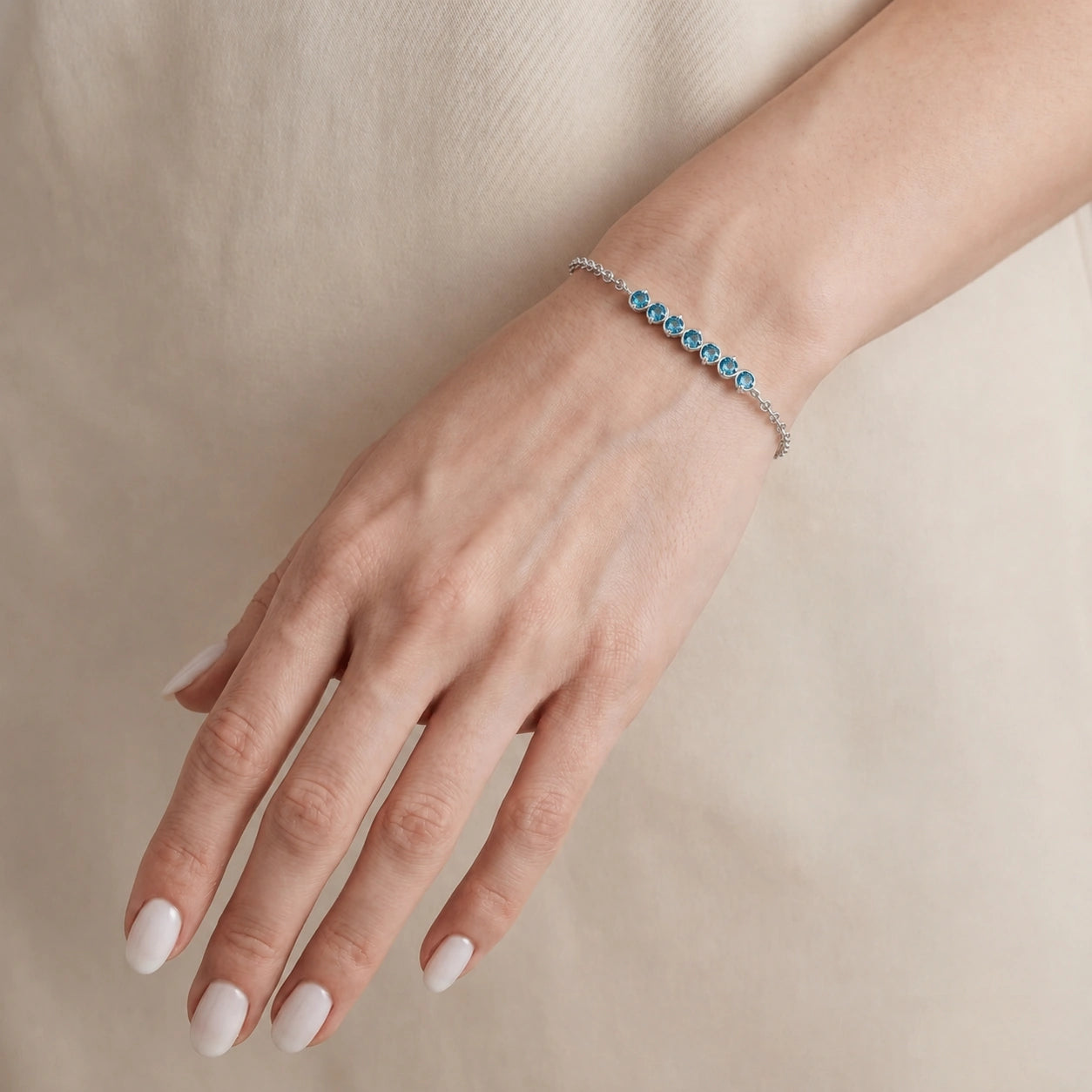 White Gold Bracelet Blue Topaz 10K — Isolina