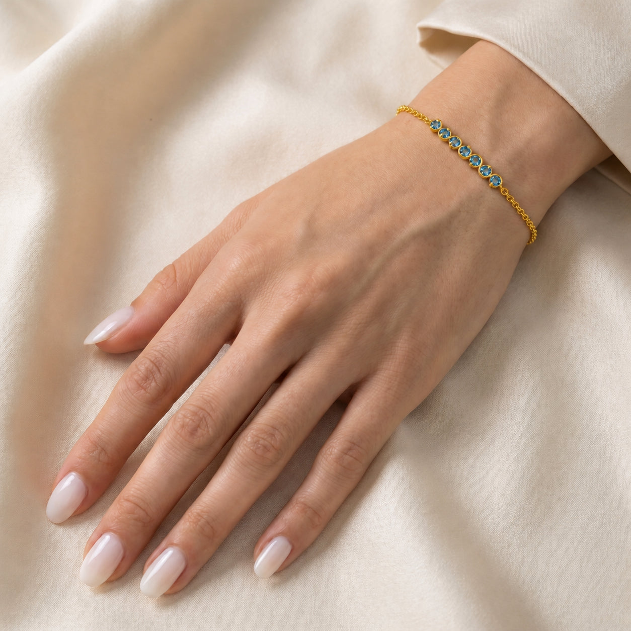 Yellow Gold Bracelet Blue Topaz 10K — Isolina