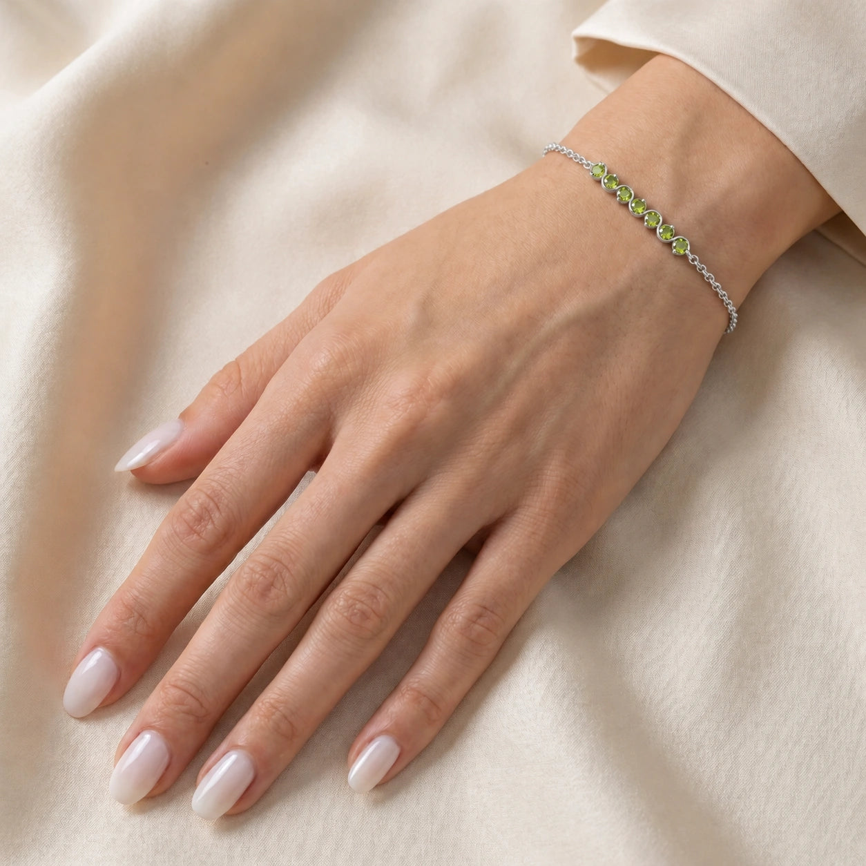 White Gold Bracelet Peridot 10K — Isolina