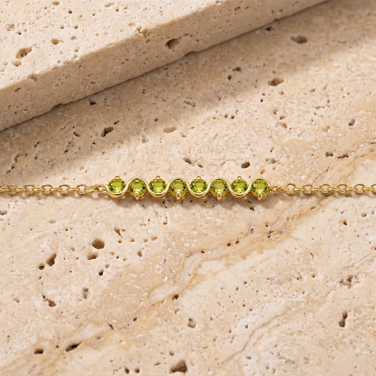Yellow Gold Bracelet Peridot 10K — Isolina