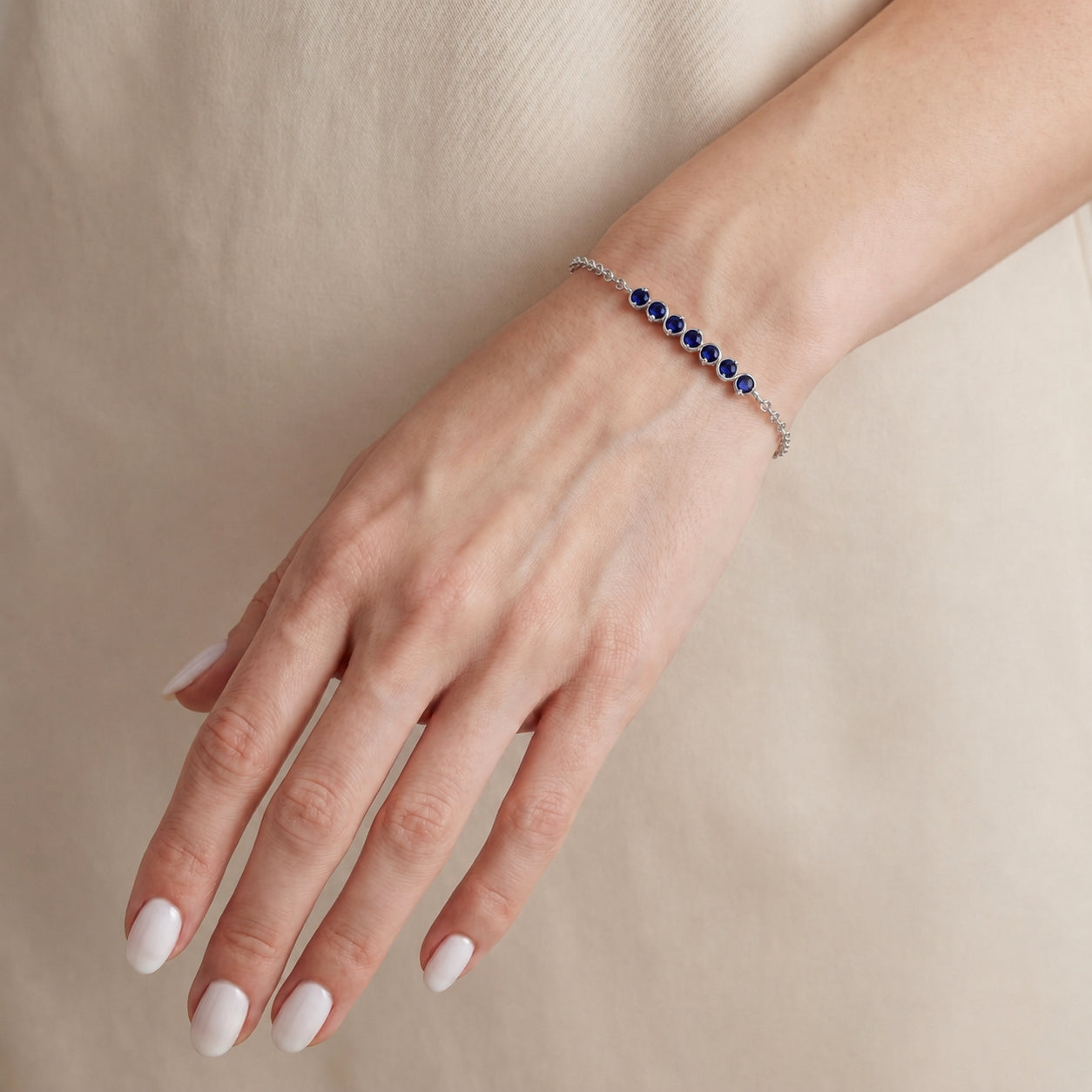 White Gold Bracelet Garnet 10K — Isolina