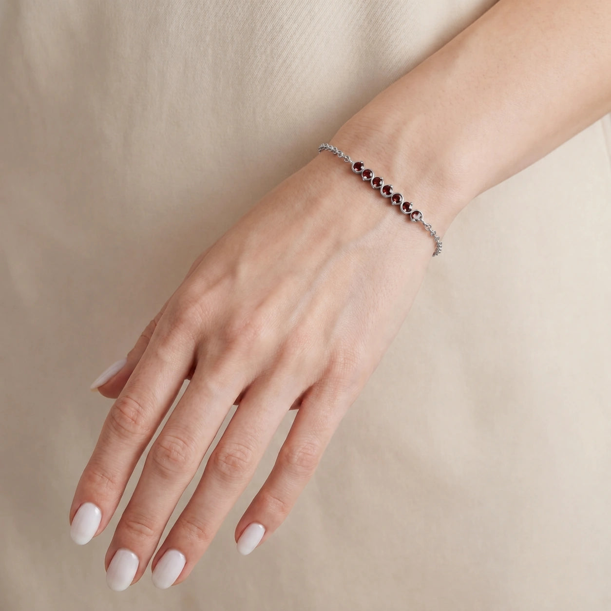 White Gold Bracelet Garnet 10K — Isolina