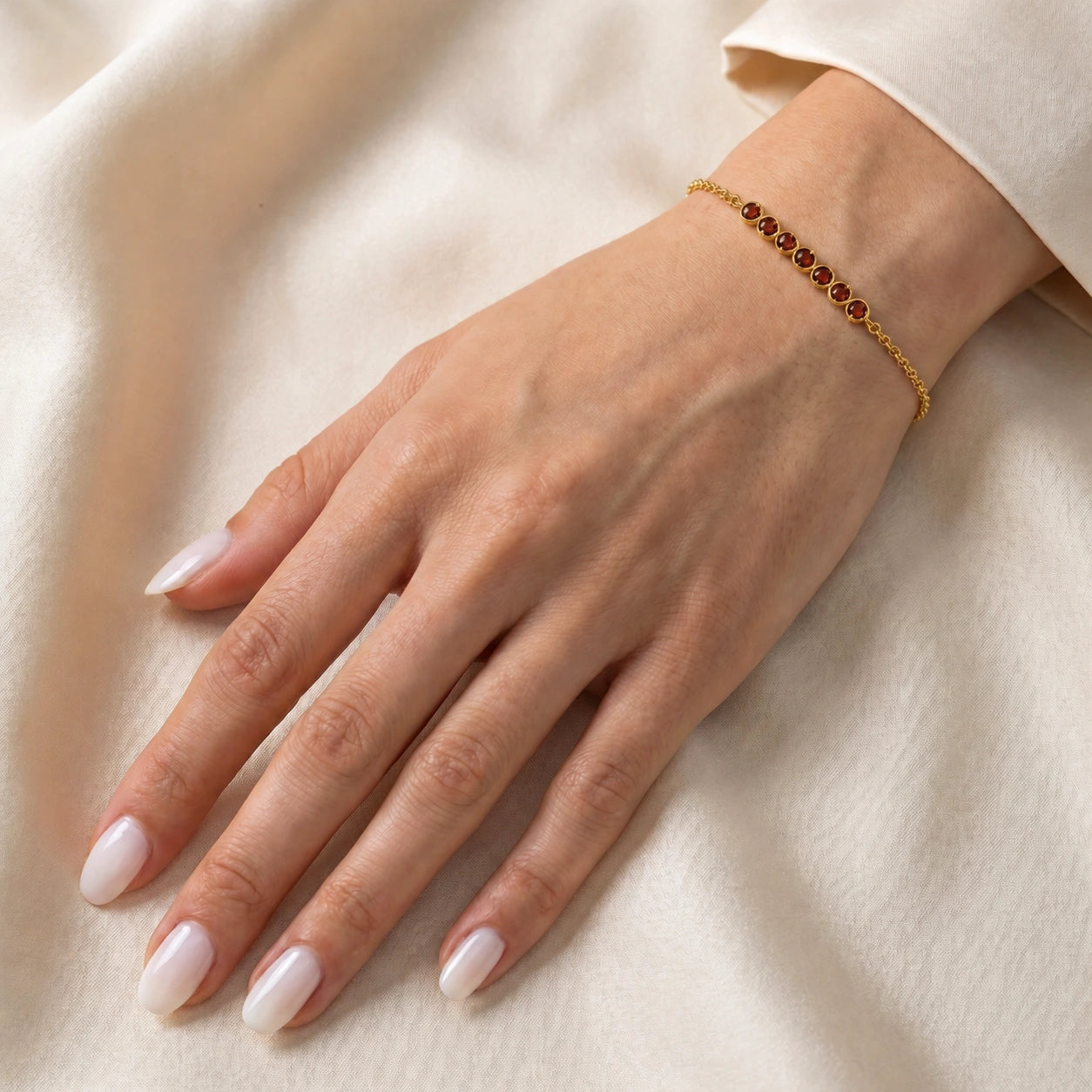 Yellow Gold Bracelet Garnet 10K — Isolina