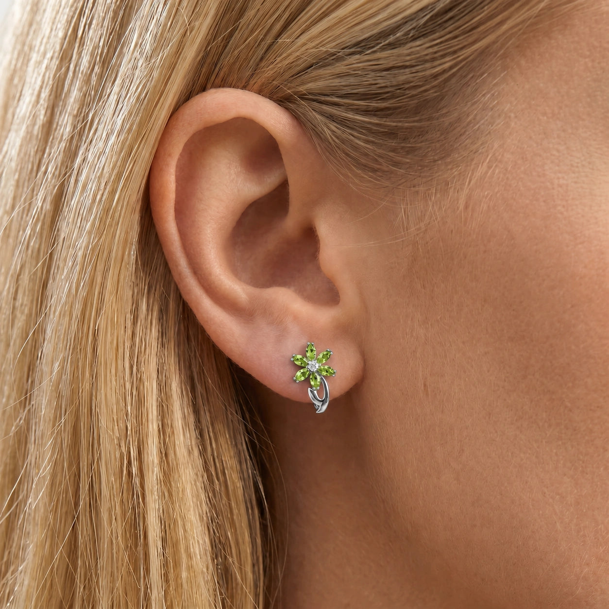 White Gold Earrings Peridot 10K — Carolina