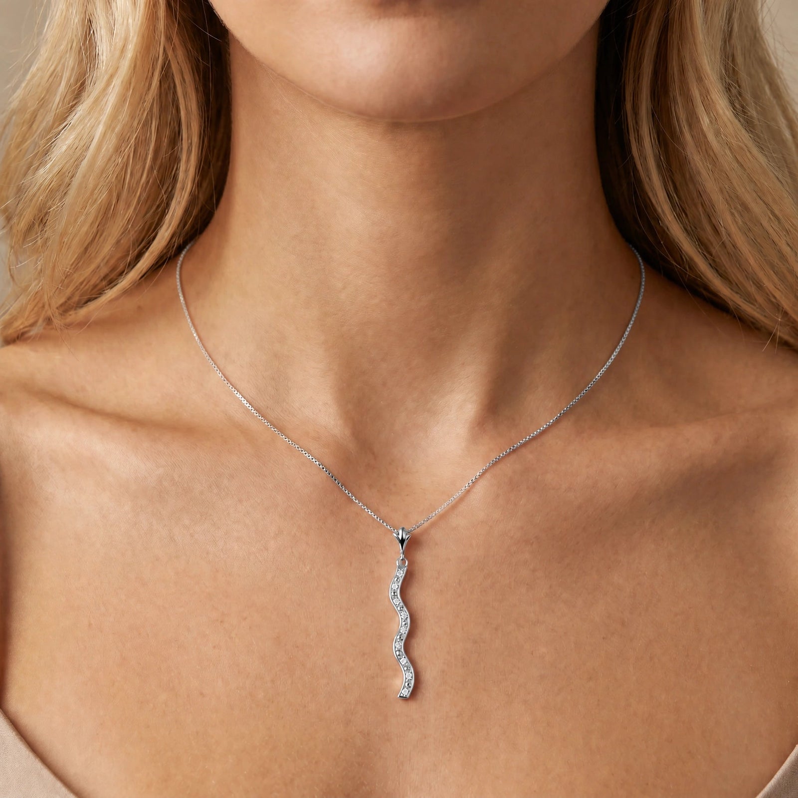 White Gold Road Necklace Diamond 10K — Marcellina