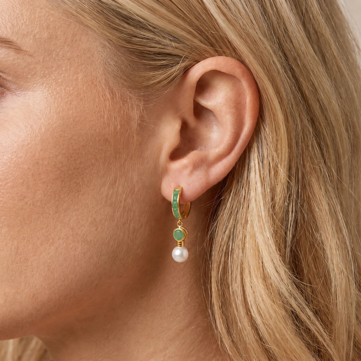 Yellow Gold Classic Earrings Emerald 10K — Fabrizia