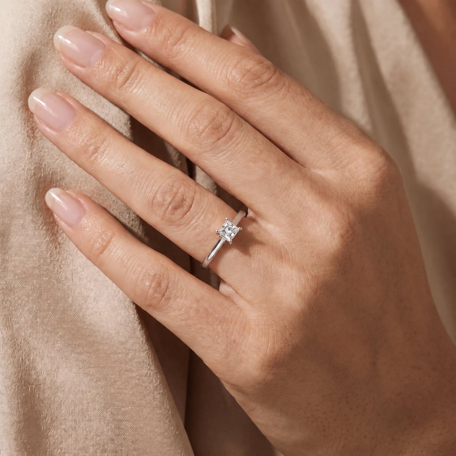 White Gold Engagement Ring Diamond 10K — Sole
