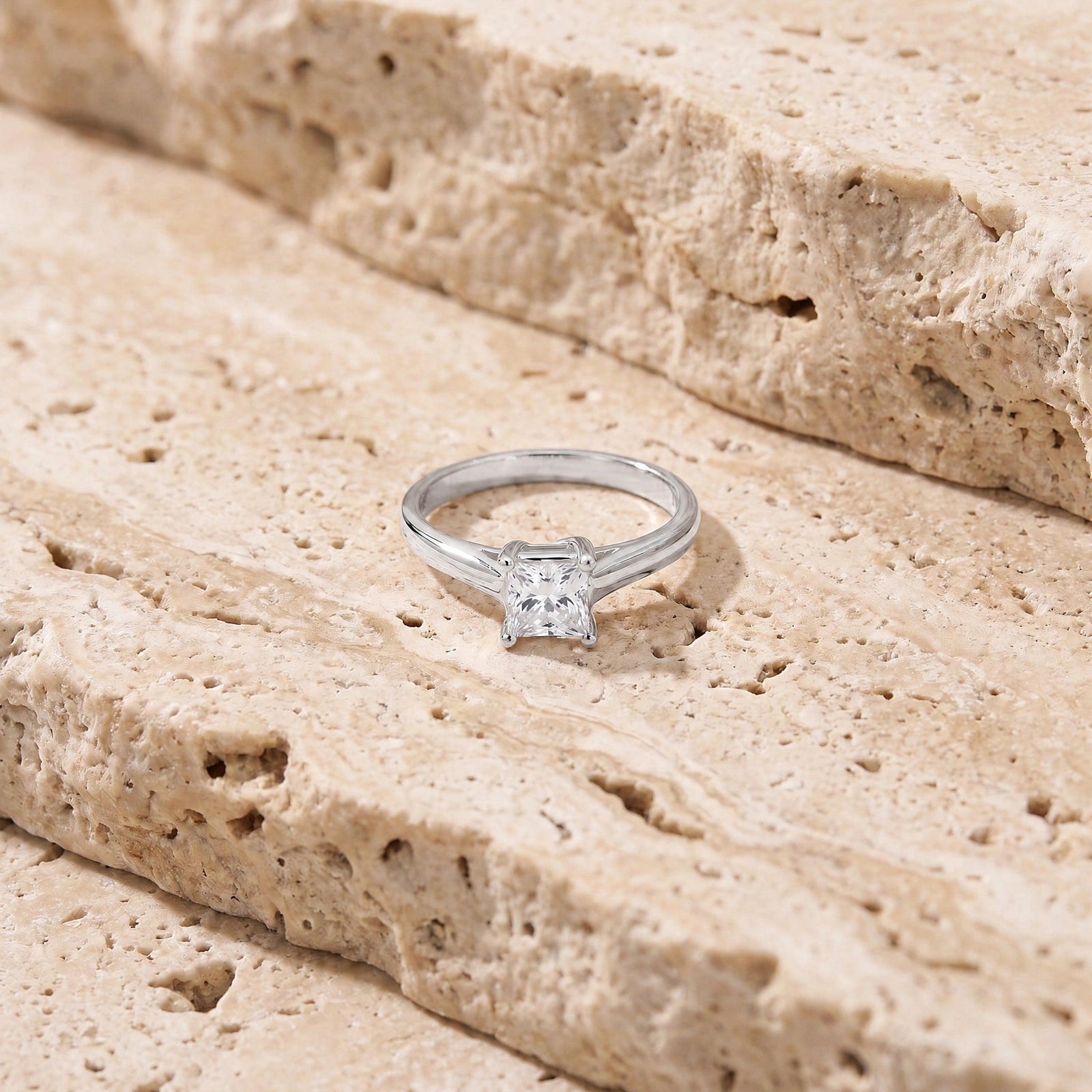 White Gold Engagement Ring Diamond 10K — Sole