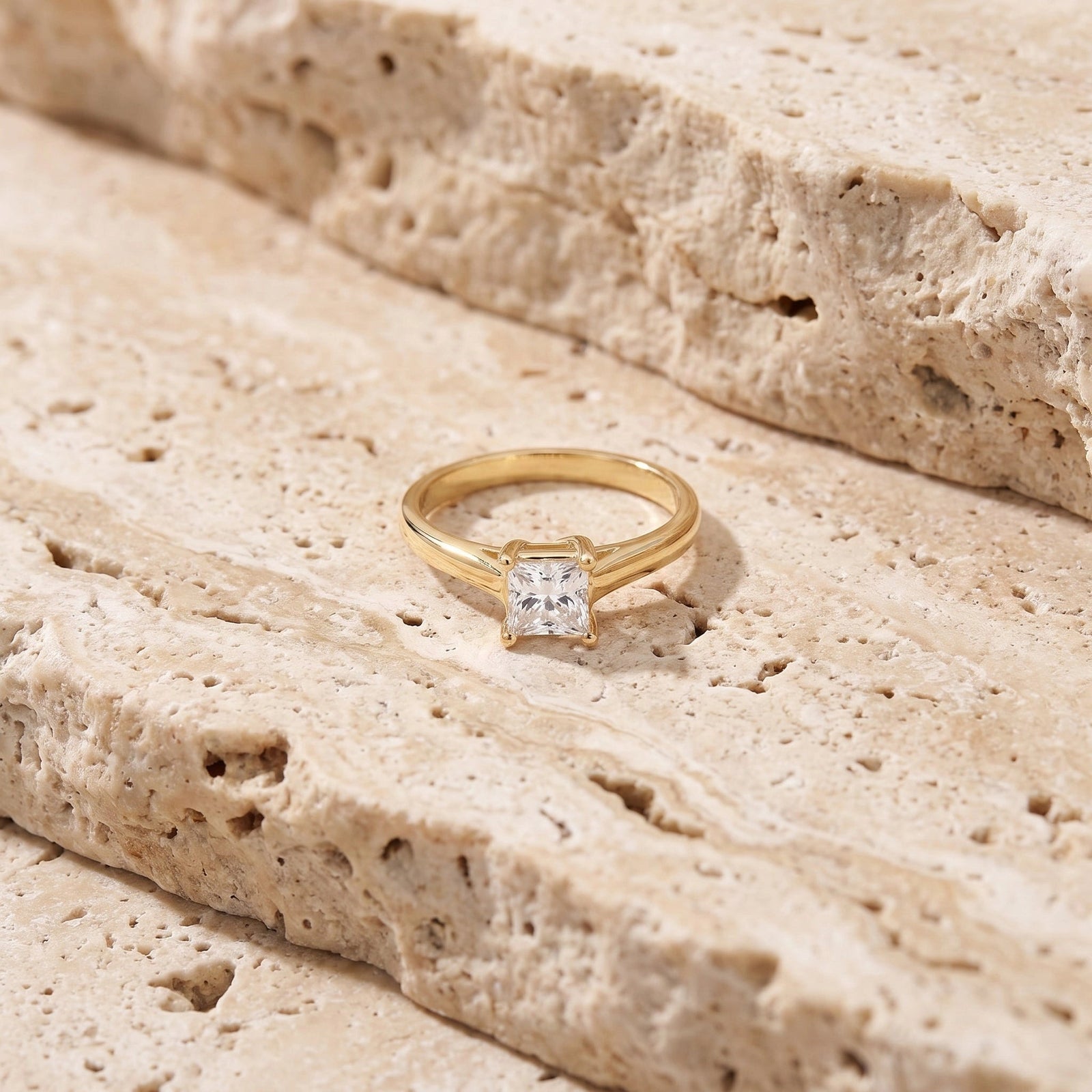 Yellow Gold Engagement Ring Diamond 10K — Sole