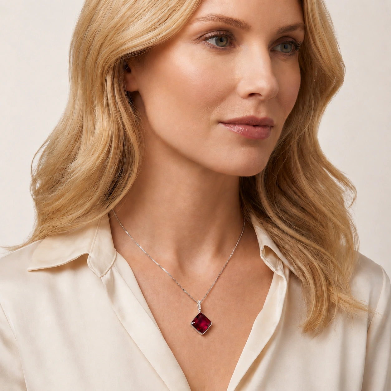 White Gold Ruby & Diamond — Marielena
