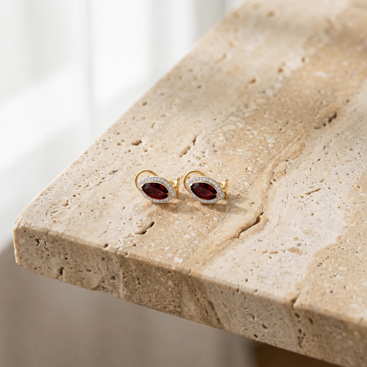 Yellow Gold Earrings Garnet 10K — Mariella