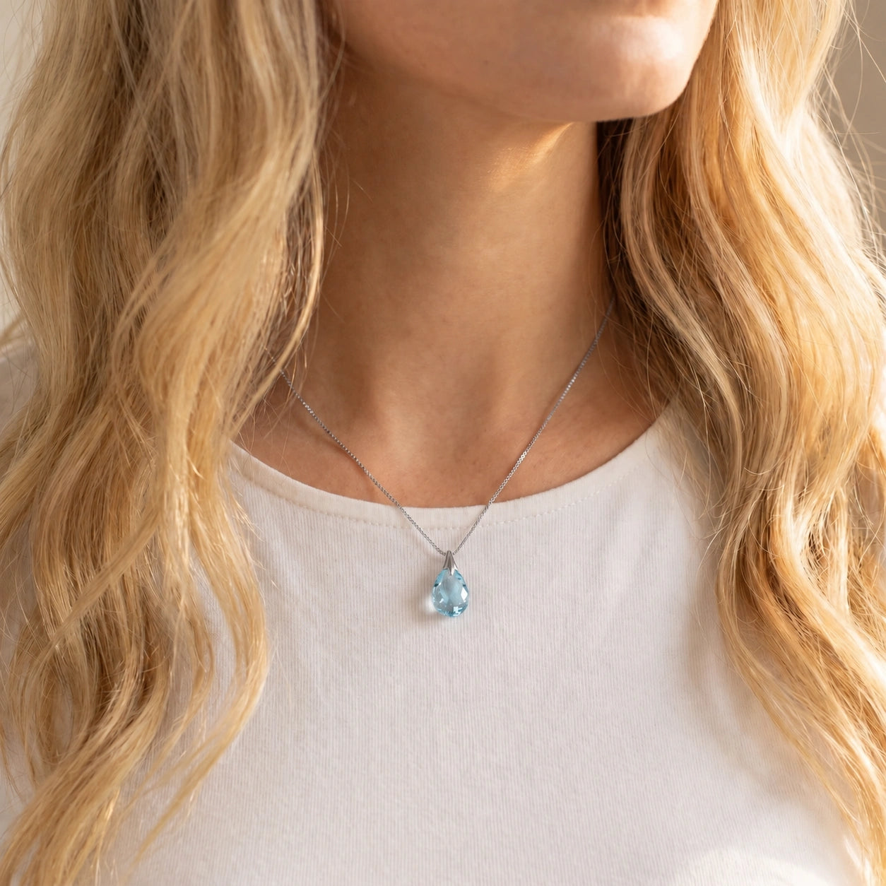 White Gold Gra Necklace Blue Topaz 10K — Amabile