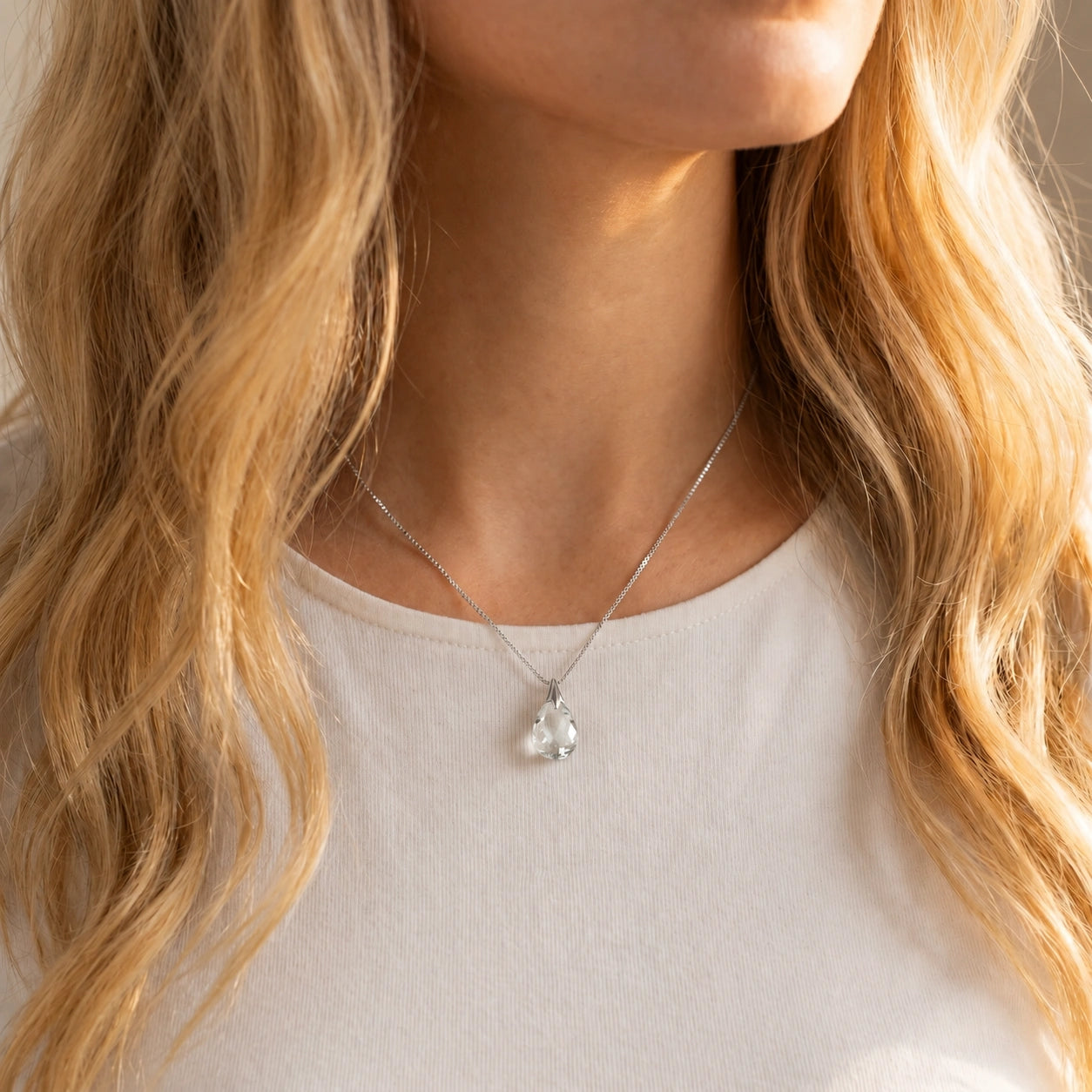 White Gold Gra Necklace White Topaz 10K — Amabile