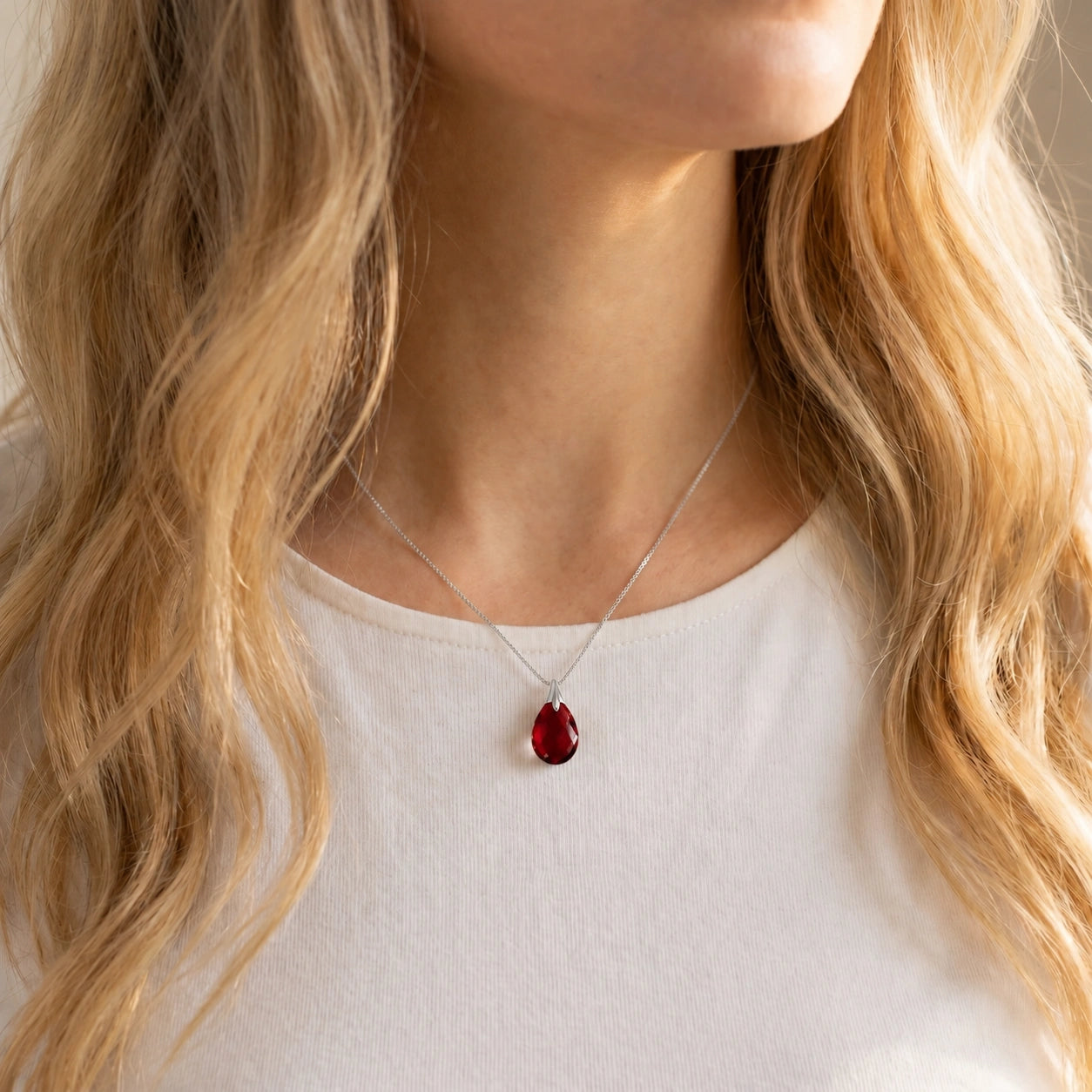 White Gold Gra Necklace Garnet 10K — Amabile