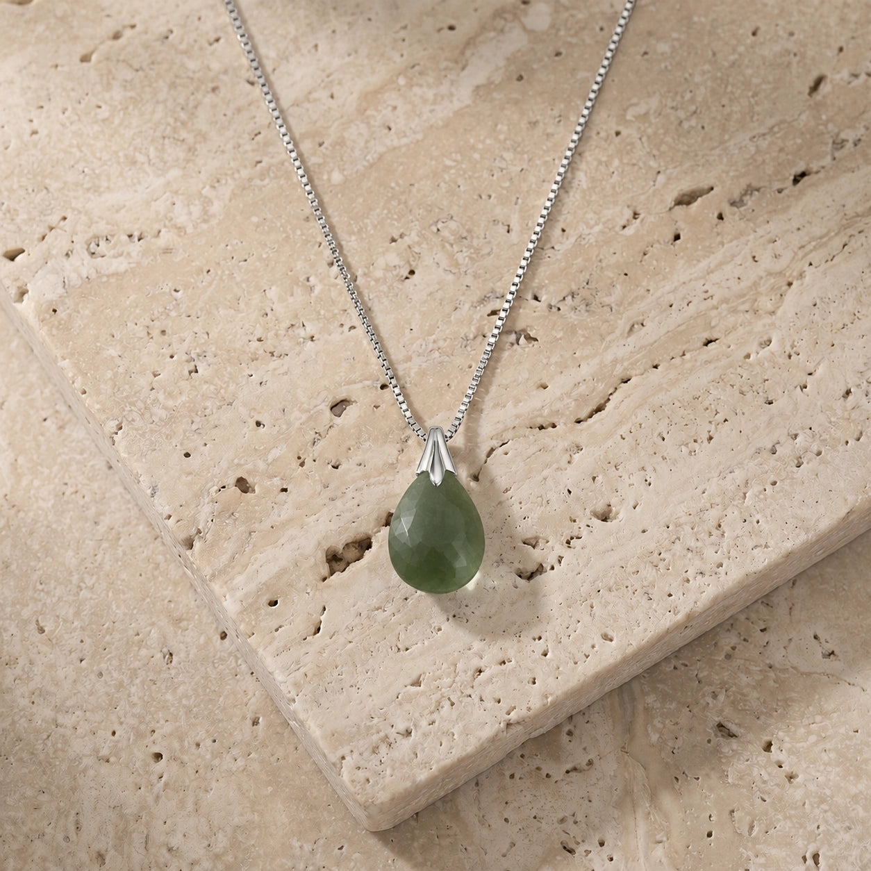 White Gold Gra Necklace Emerald 10K — Amabile
